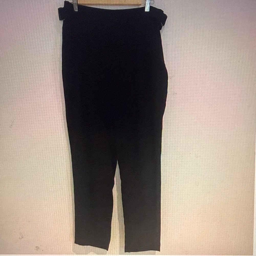 FOREVER 21 Woman Black Pleated Front Straight Leg Dress Pants Size L NWT